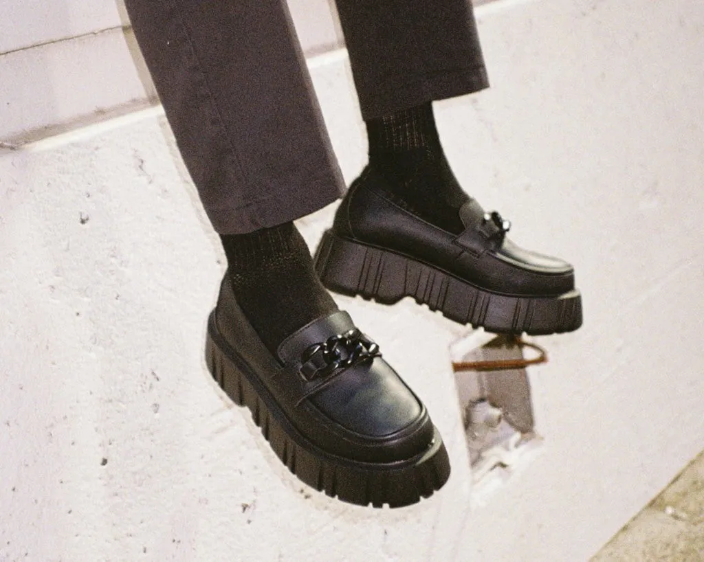 Black TUKskin? Anarchic Airship Chain Loafer