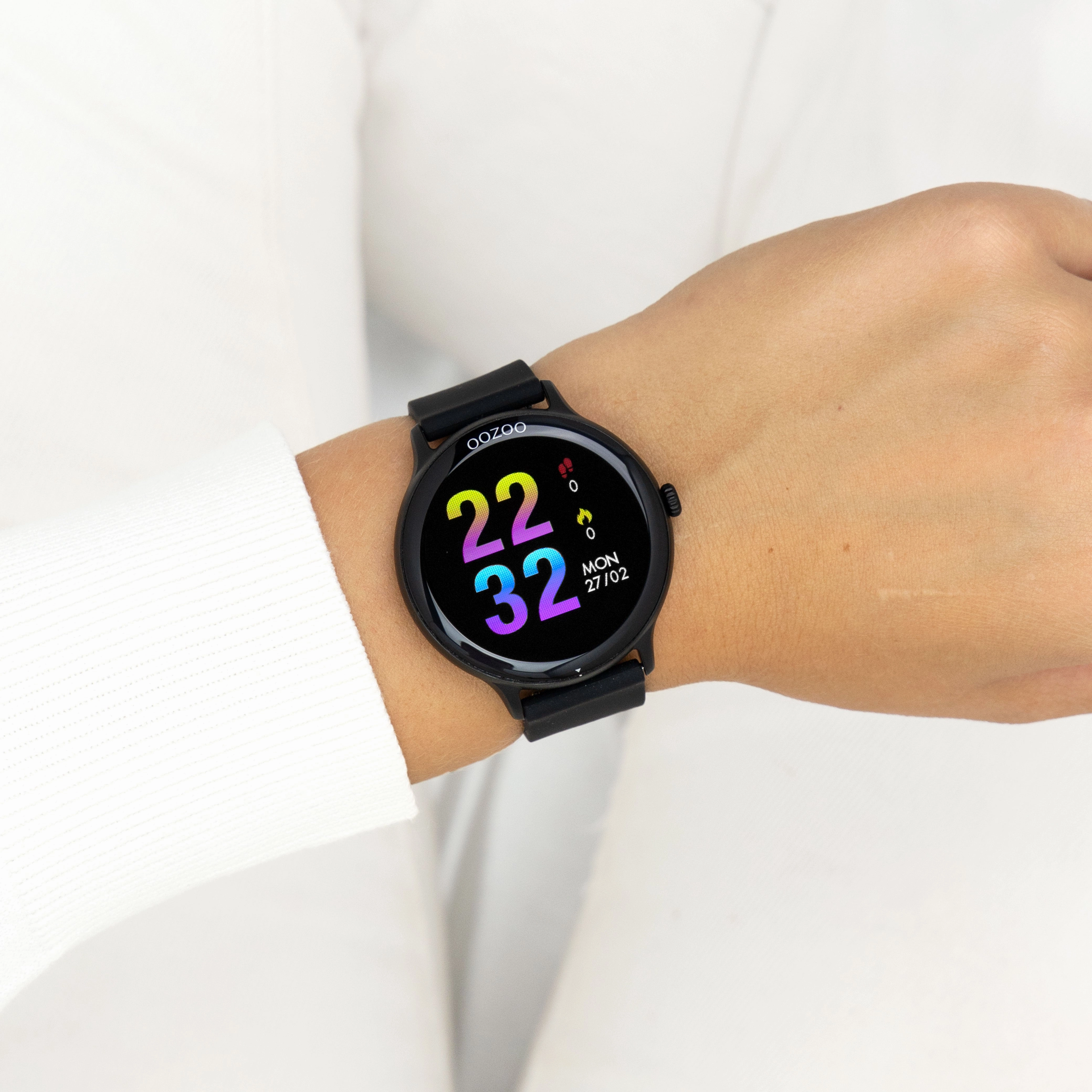 Black OOZOO smartwatch with black rubber strap - Q00134