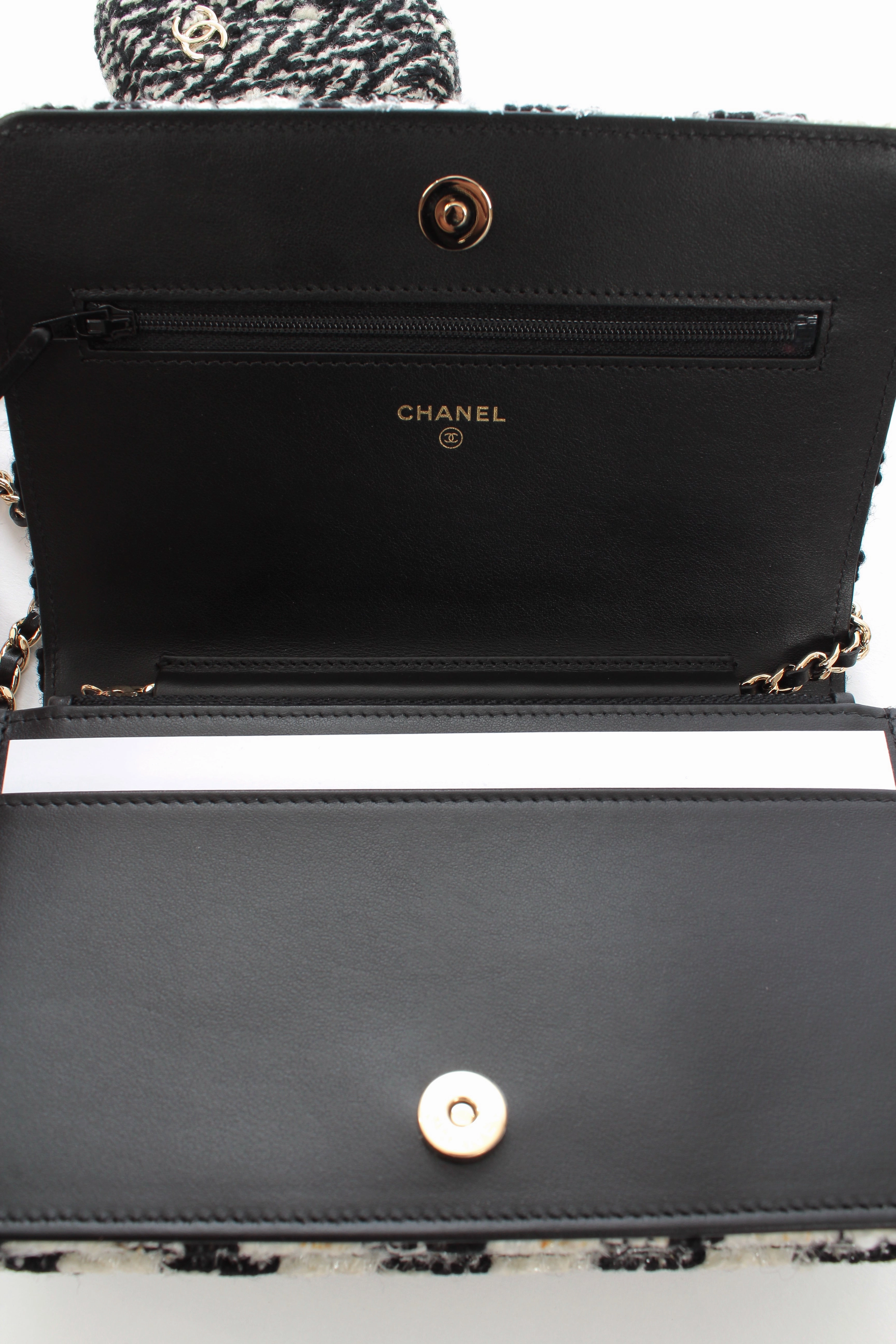 Chanel Houndstooth Tweed Shoulder Bag with Pouch (Fall 2019 Runway Collection - Look 8) - Limited Edition