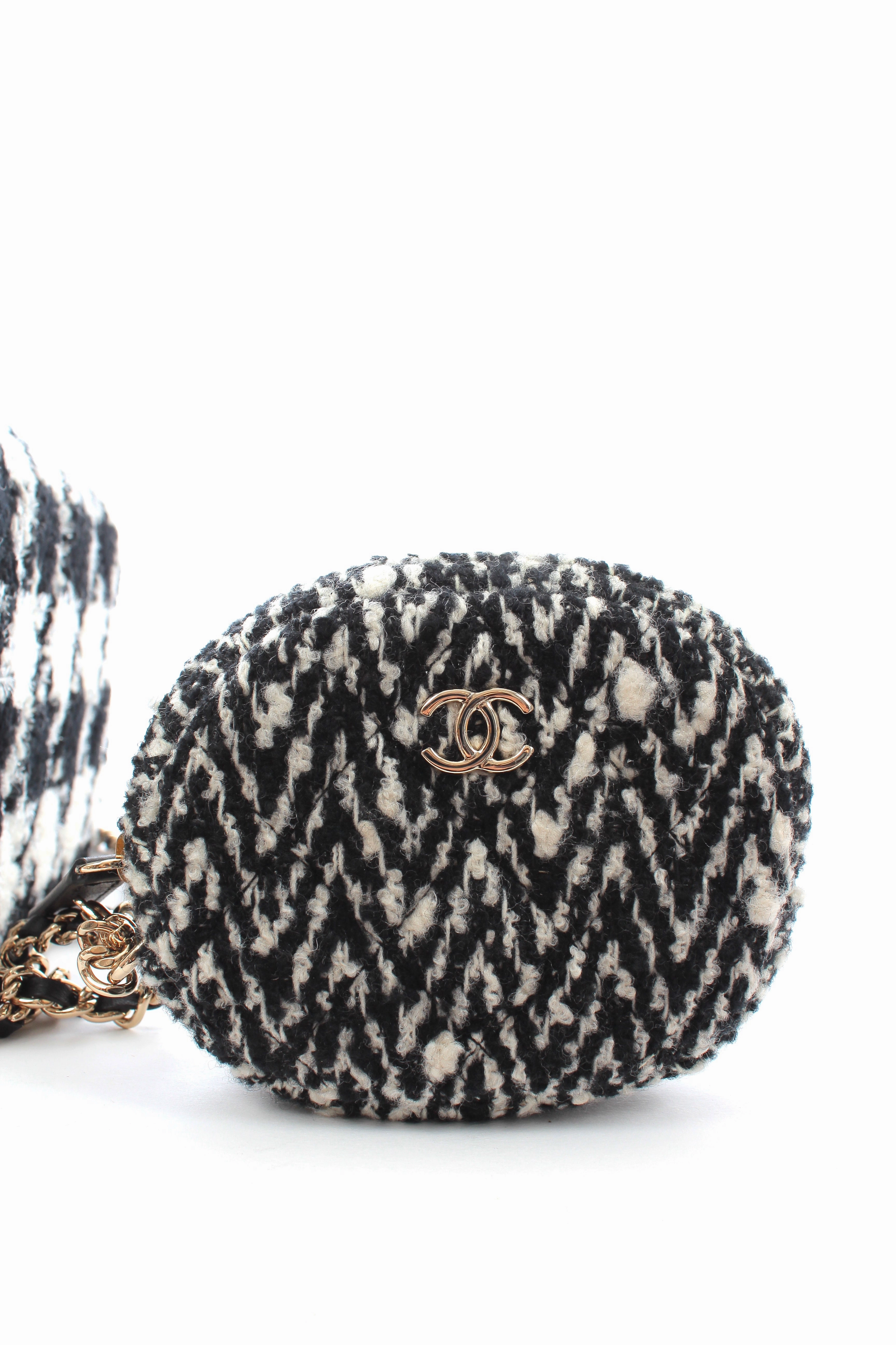 Chanel Houndstooth Tweed Shoulder Bag with Pouch (Fall 2019 Runway Collection - Look 8) - Limited Edition