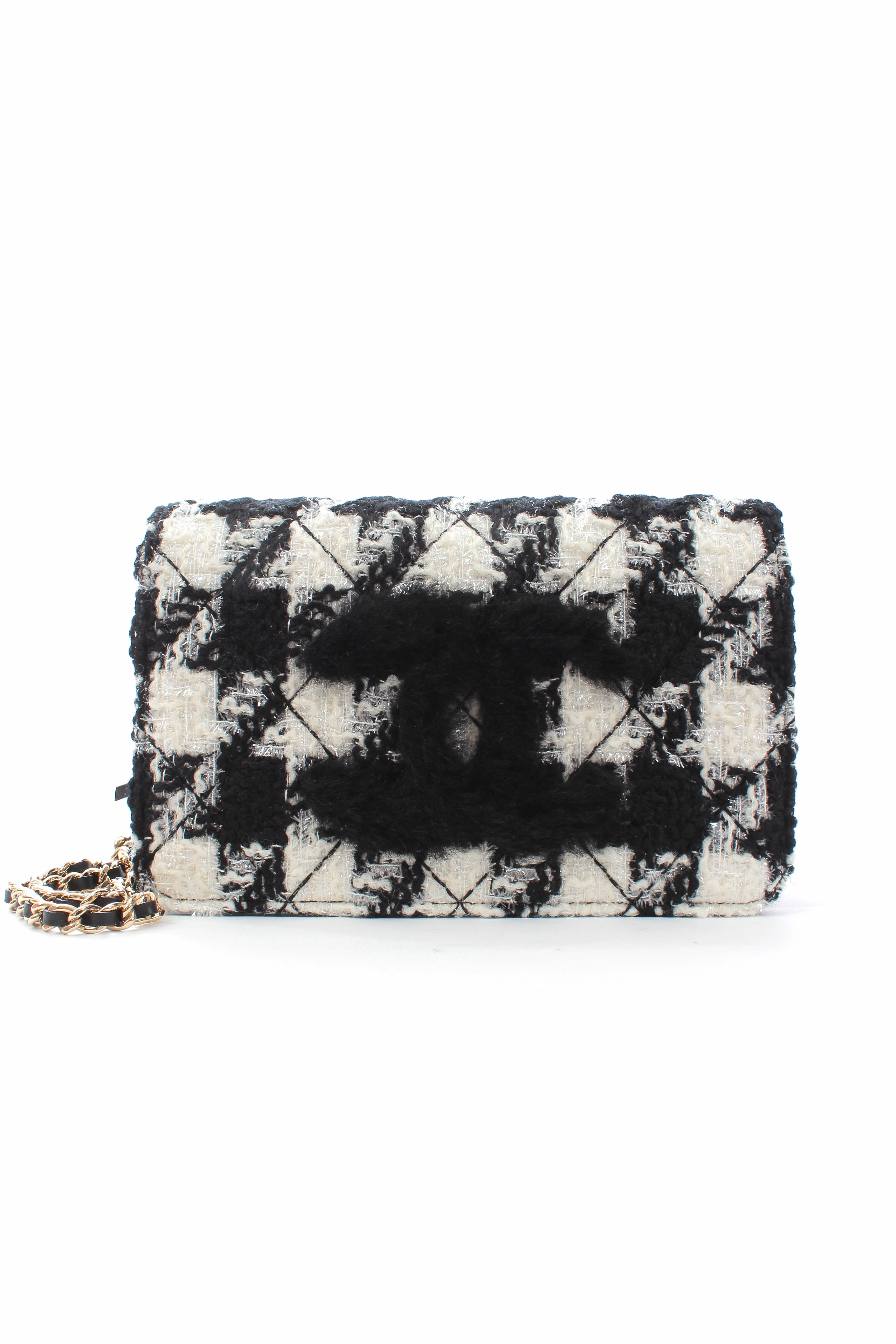 Chanel Houndstooth Tweed Shoulder Bag with Pouch (Fall 2019 Runway Collection - Look 8) - Limited Edition