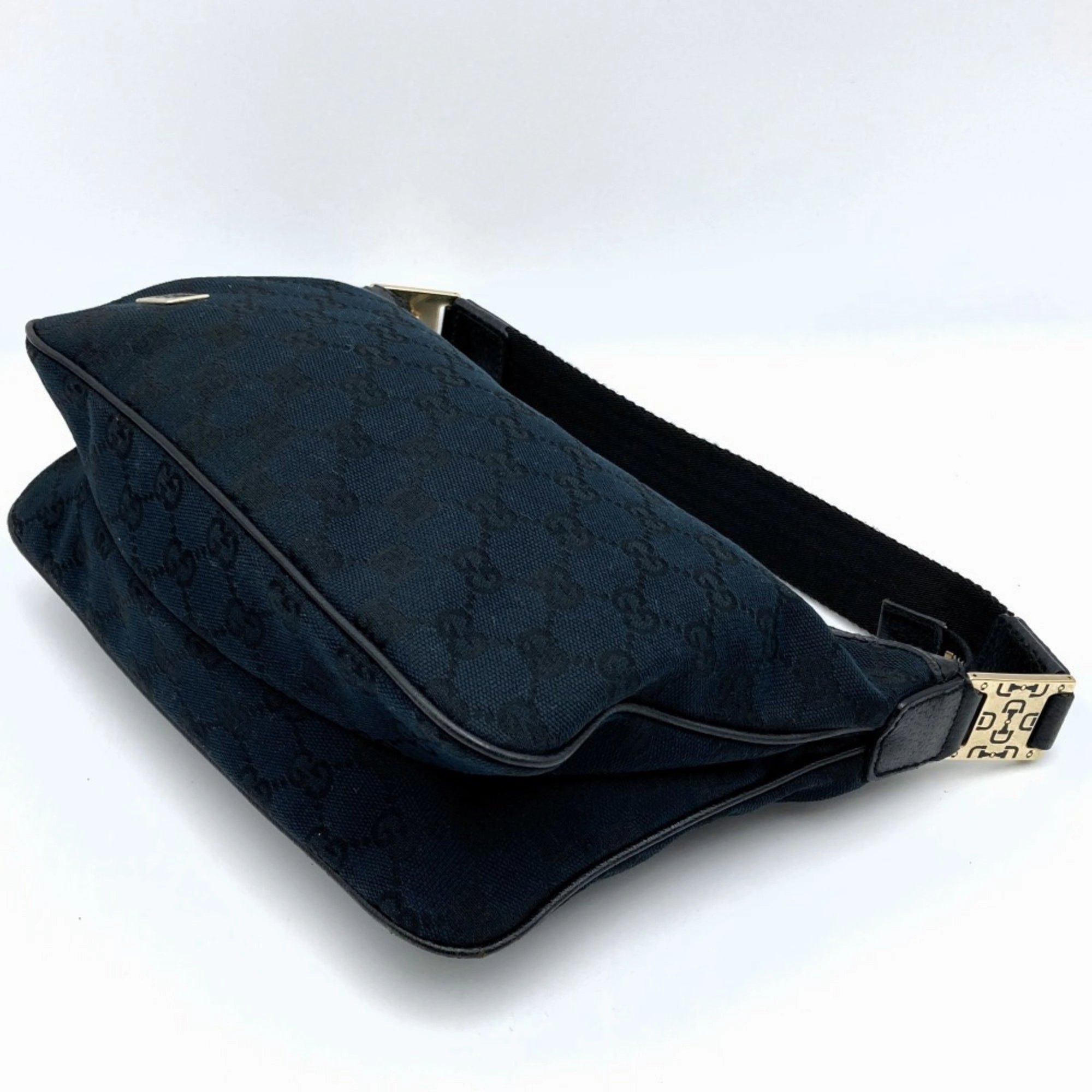 Gucci  Gg Canvas Shoulder Bag (Pre-Owned)