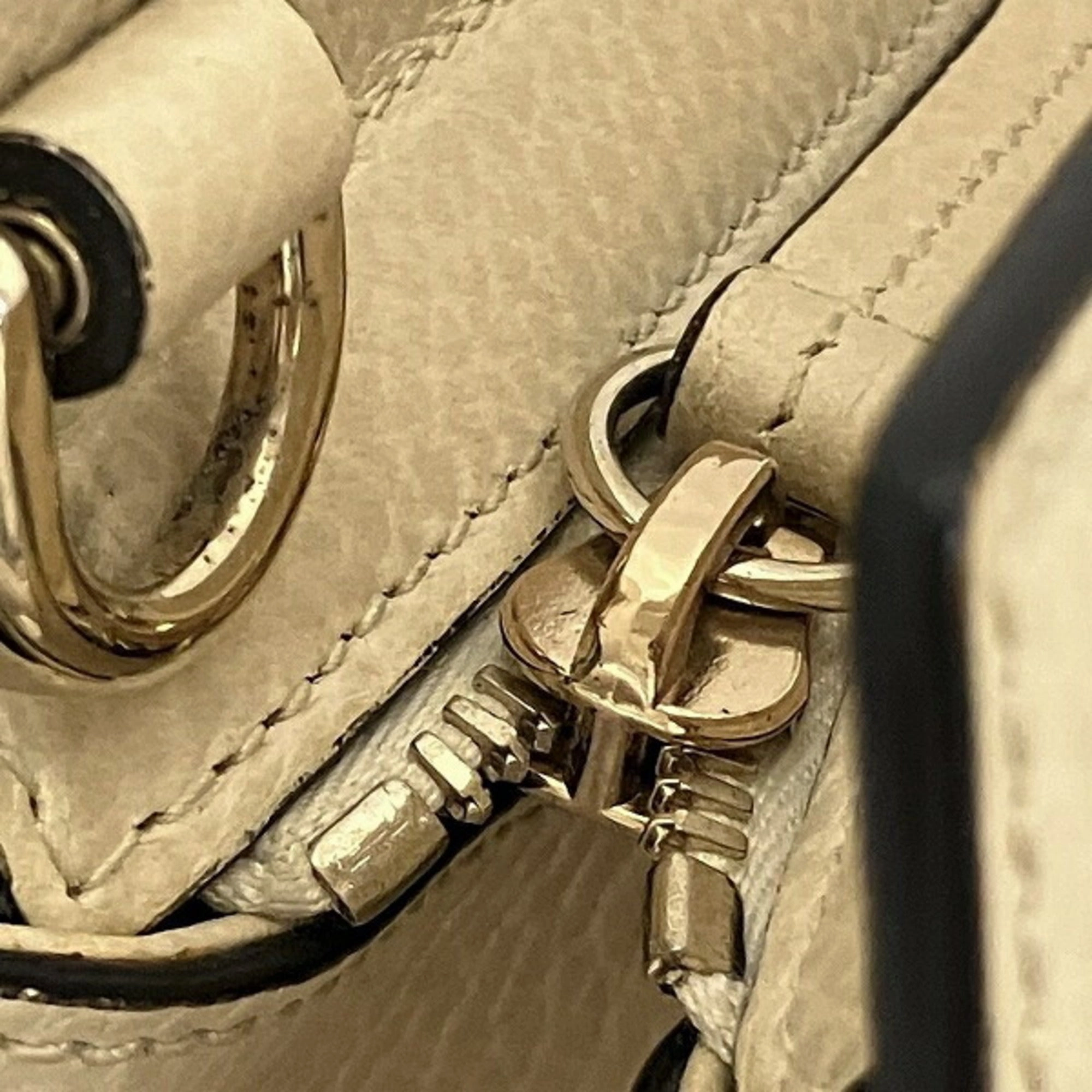 Gucci  Leather Handbag Shoulder Bag (Pre-Owned)