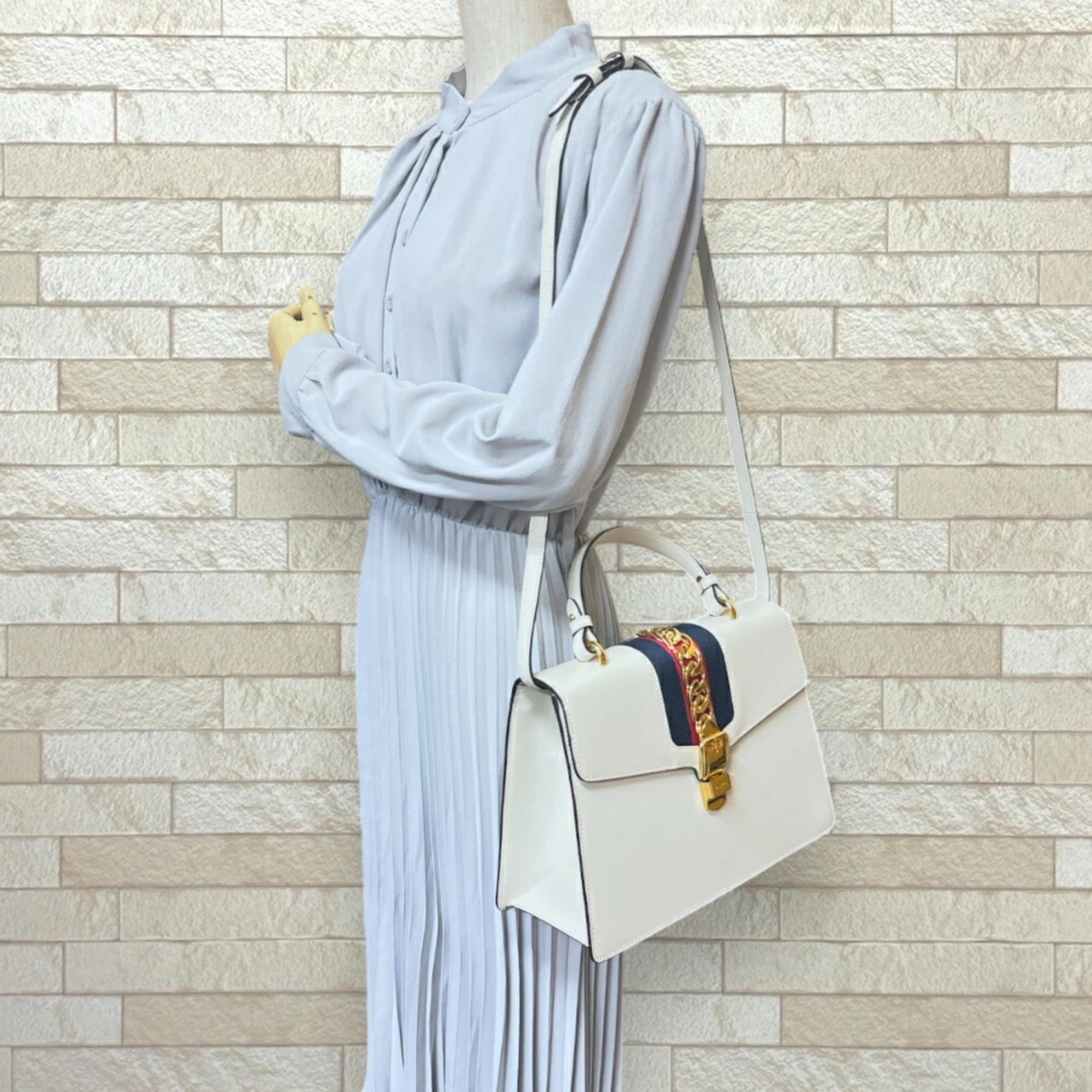 Gucci  Leather Shoulder Bag (Pre-Owned)