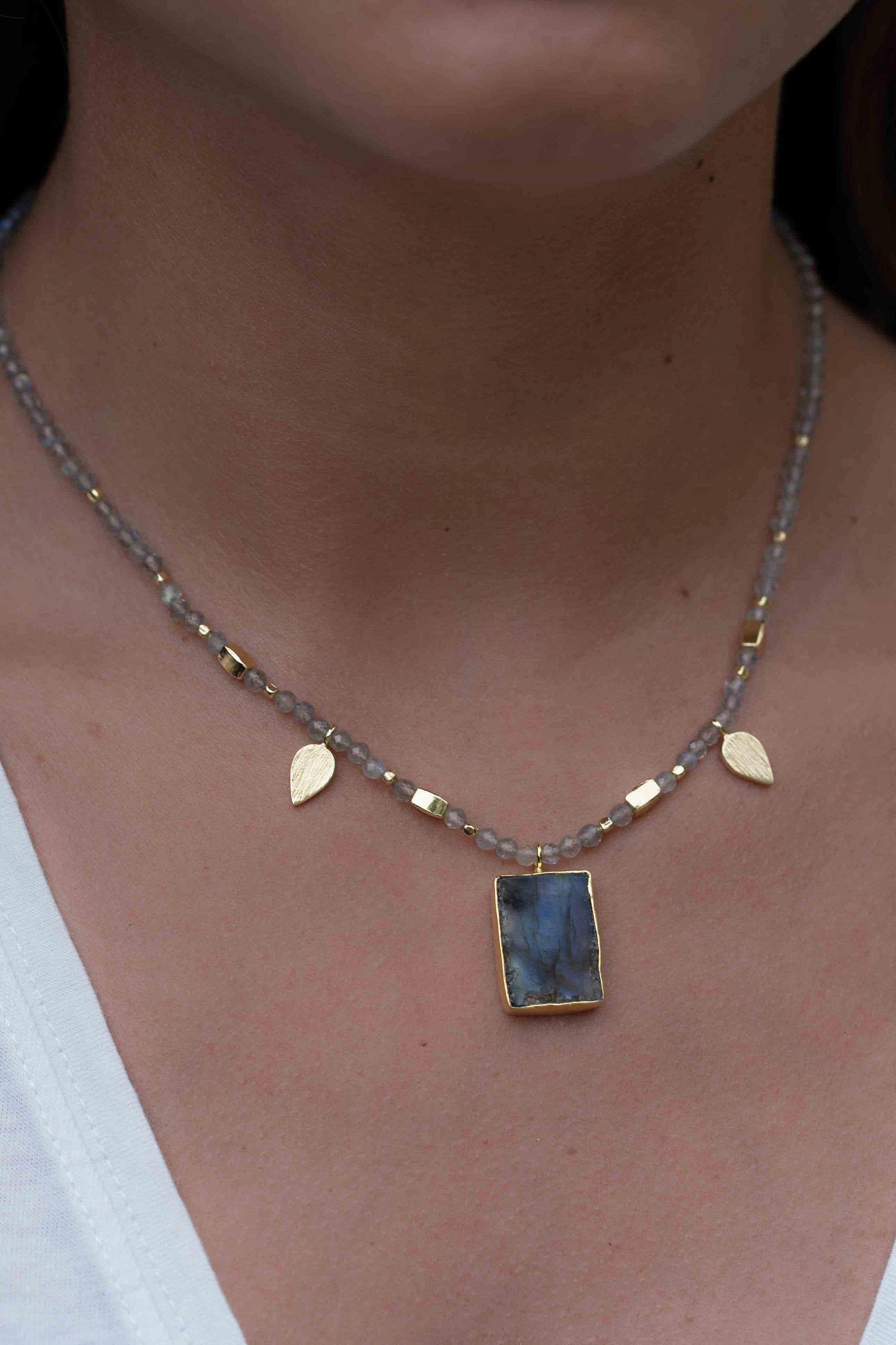 Labradorite, Moonstone or Rose Quartz Bead ~ Necklace ~ Gold plated 18k ~ MN121