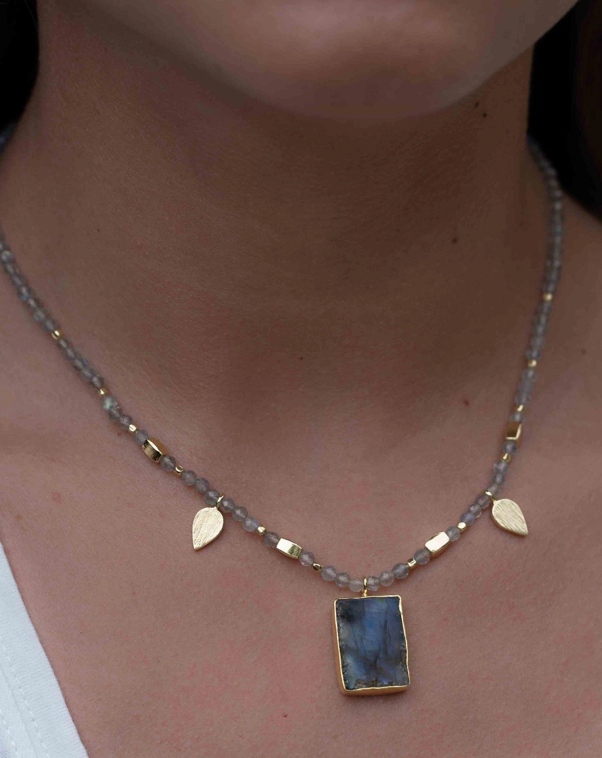 Labradorite, Moonstone or Rose Quartz Bead ~ Necklace ~ Gold plated 18k ~ MN122