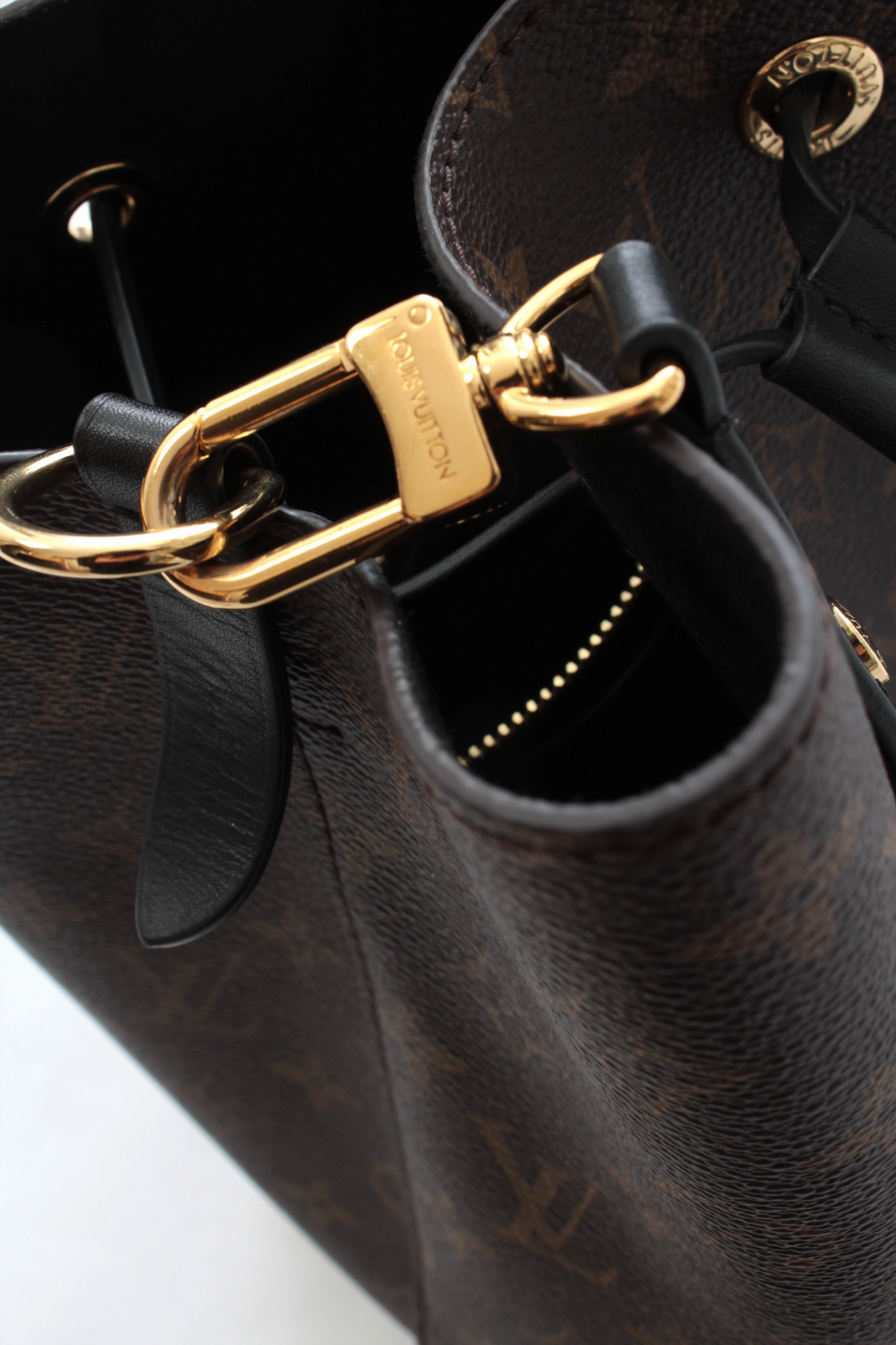 Louis Vuitton Neonoe Canvas Monogram Cross-body Bag