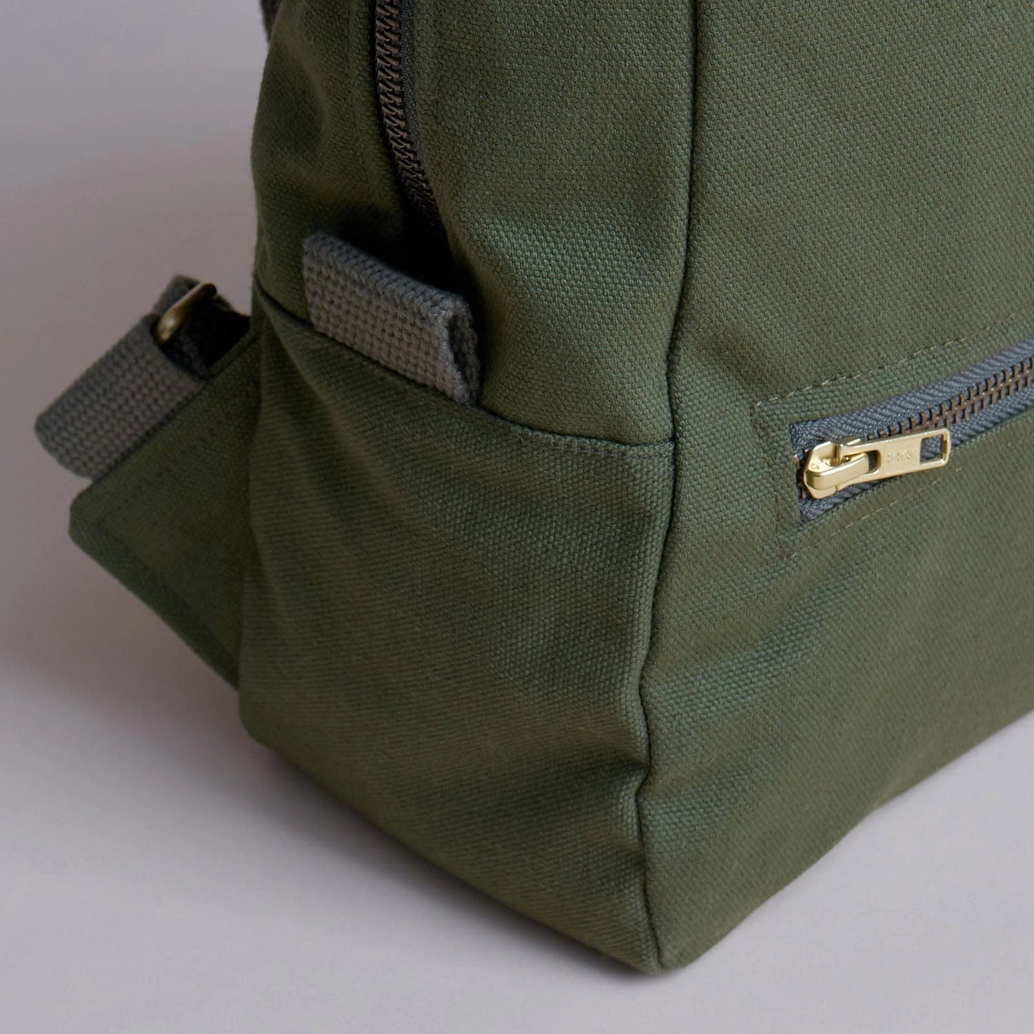 Natural Cotton Canvas Daypack | Dark Olive