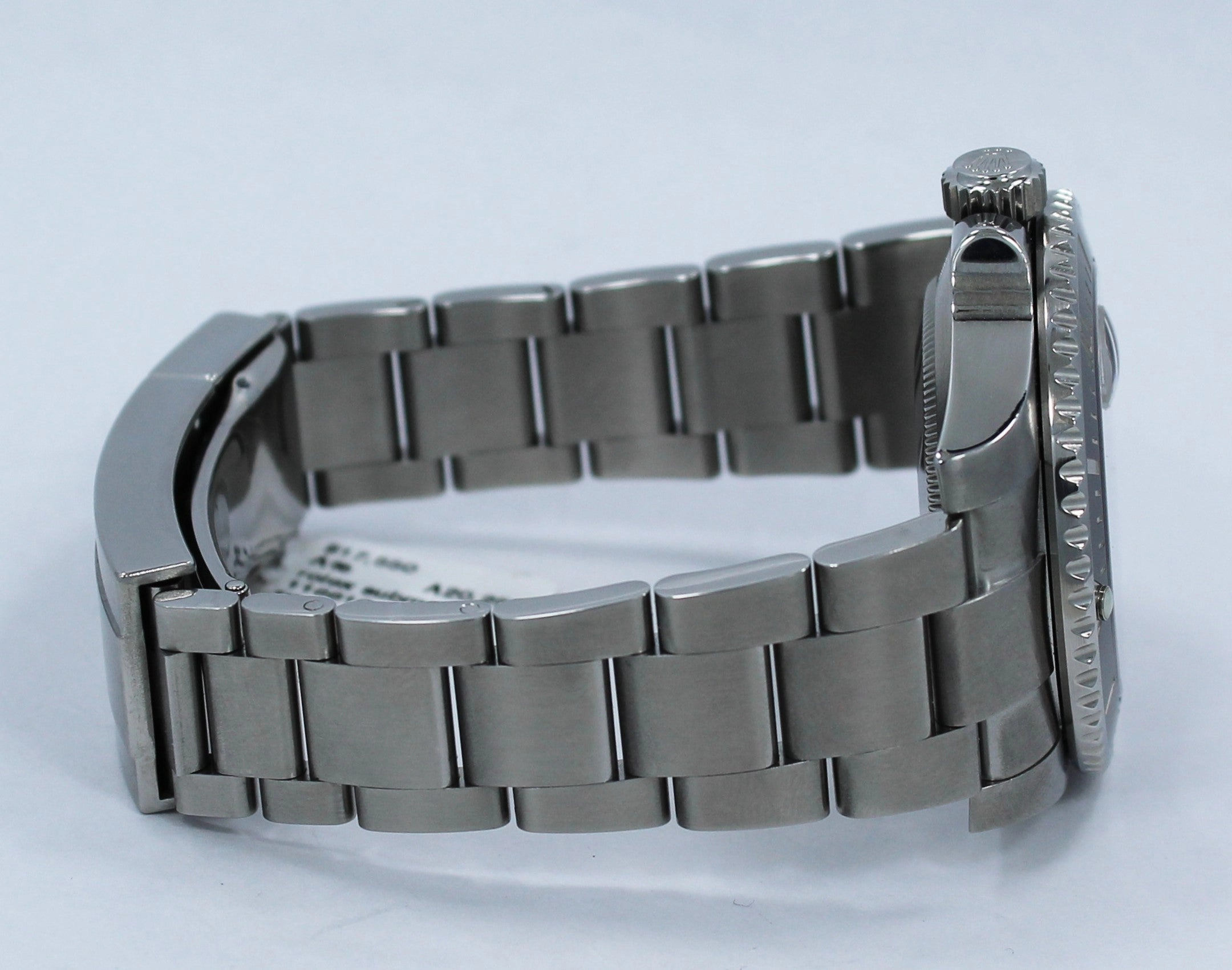 Rolex Oyster Perpetual Submariner Date 116610 LN RUBBER B & OYSTER BRACELET