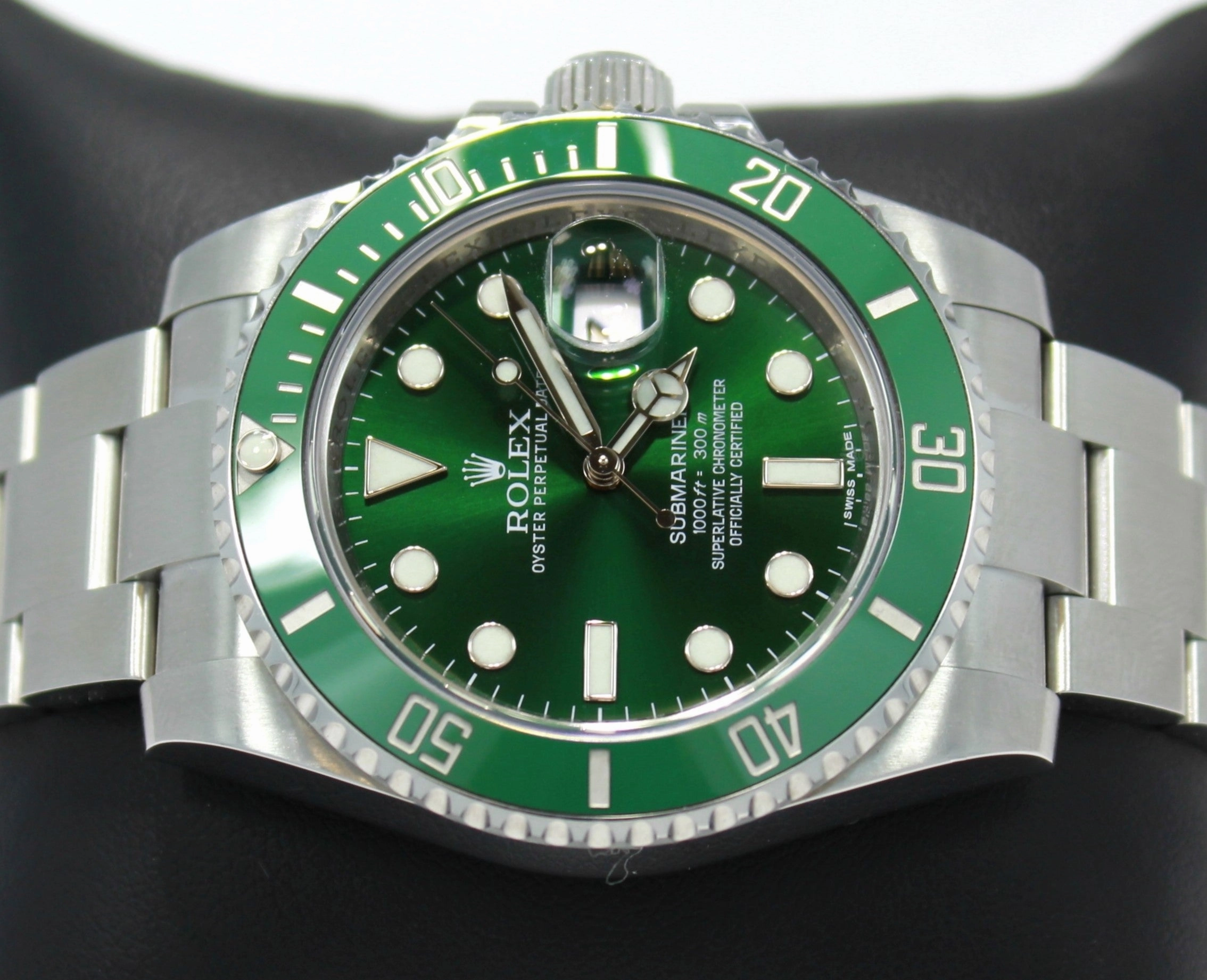 Rolex Oyster Perpetual Submariner HULK 116610LV BOX/PAPERS