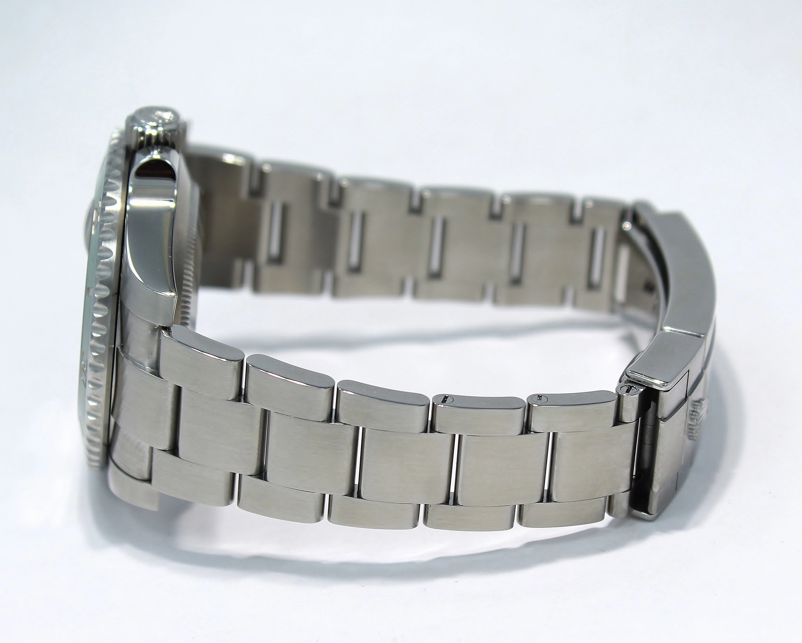 Rolex Oyster Perpetual Submariner HULK 116610LV BOX/PAPERS