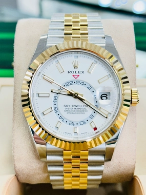 Rolex Sky-Dweller 326933 Jubilee 18K Yellow gold / Steel  Box and Papers MINT