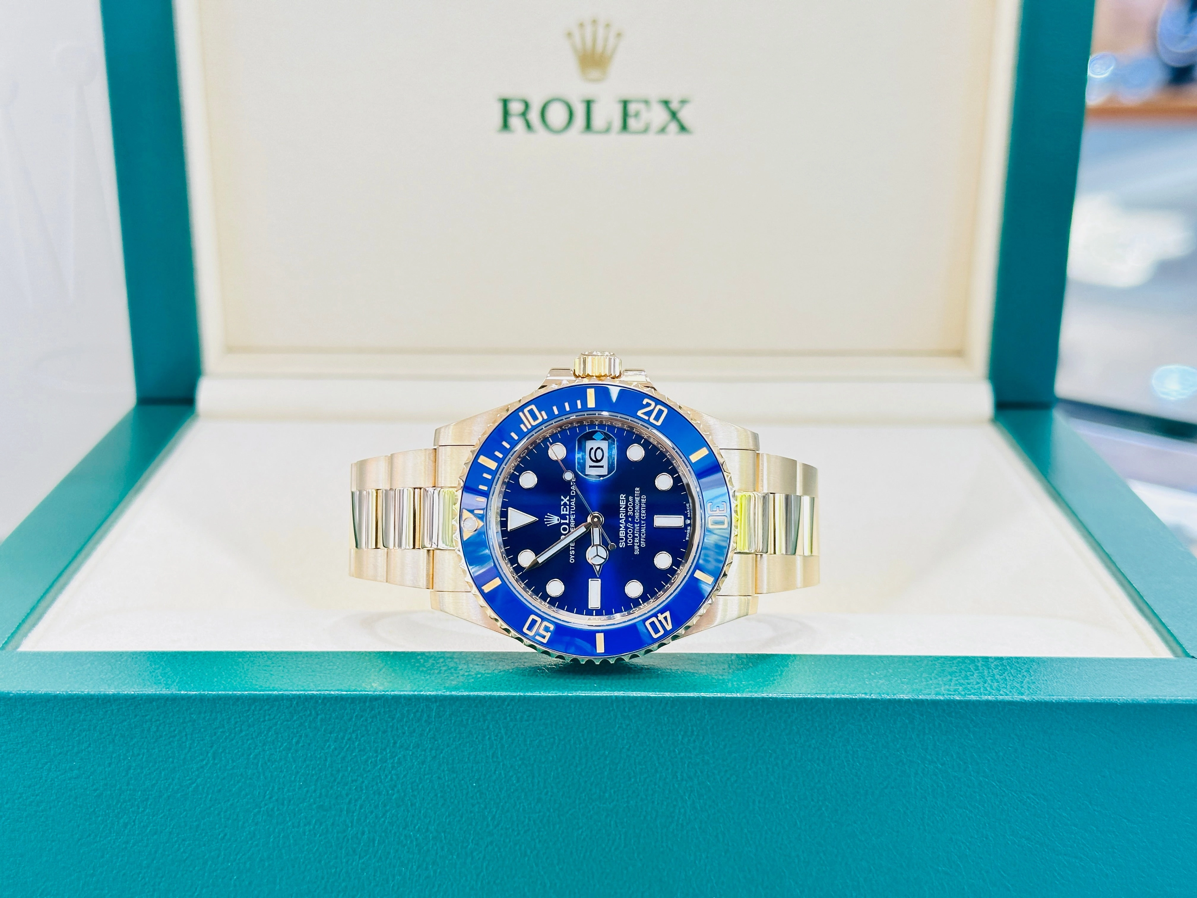 Rolex Submariner 41 Date 126618LB Box and Papers
