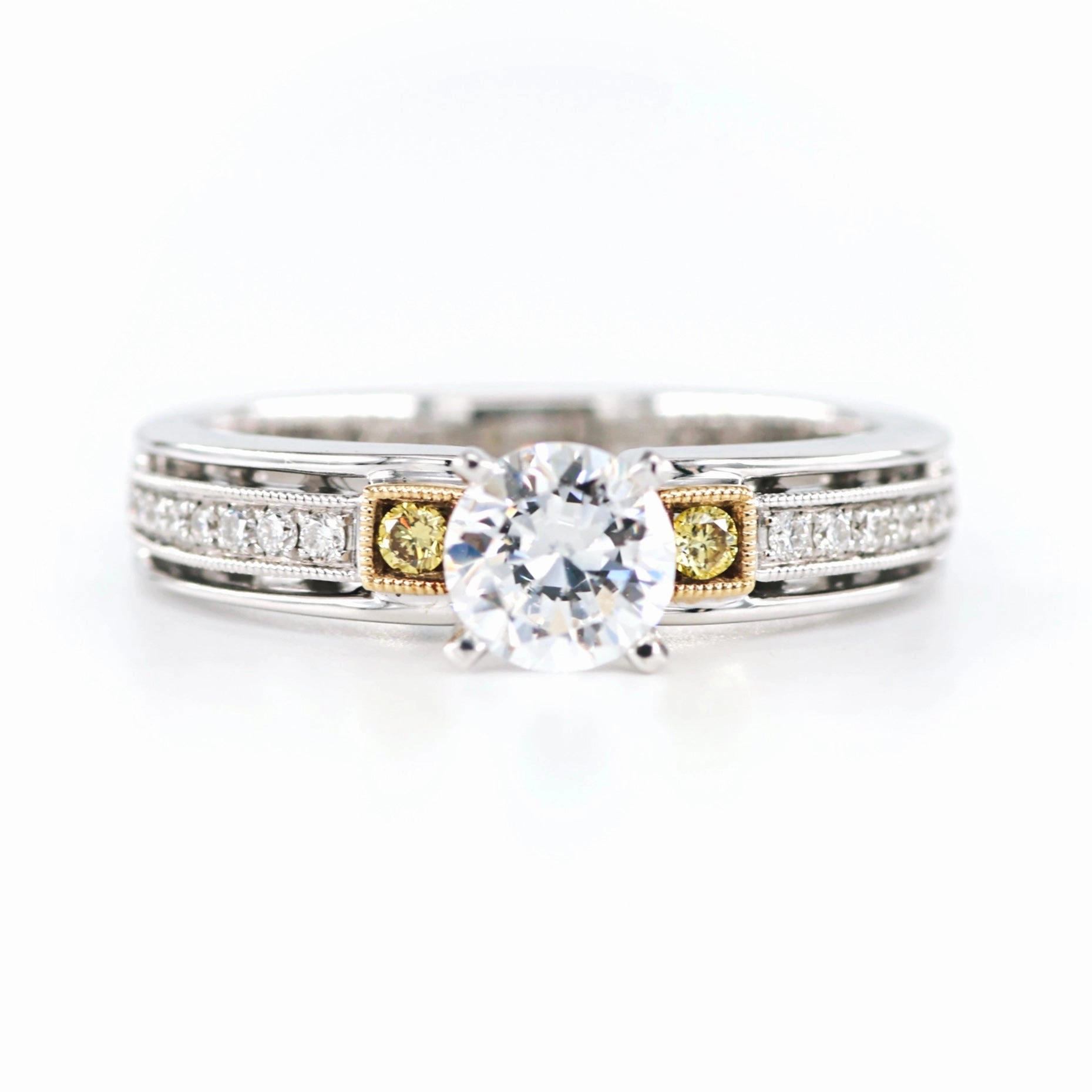 Round Diamond Engagement Ring 4690072