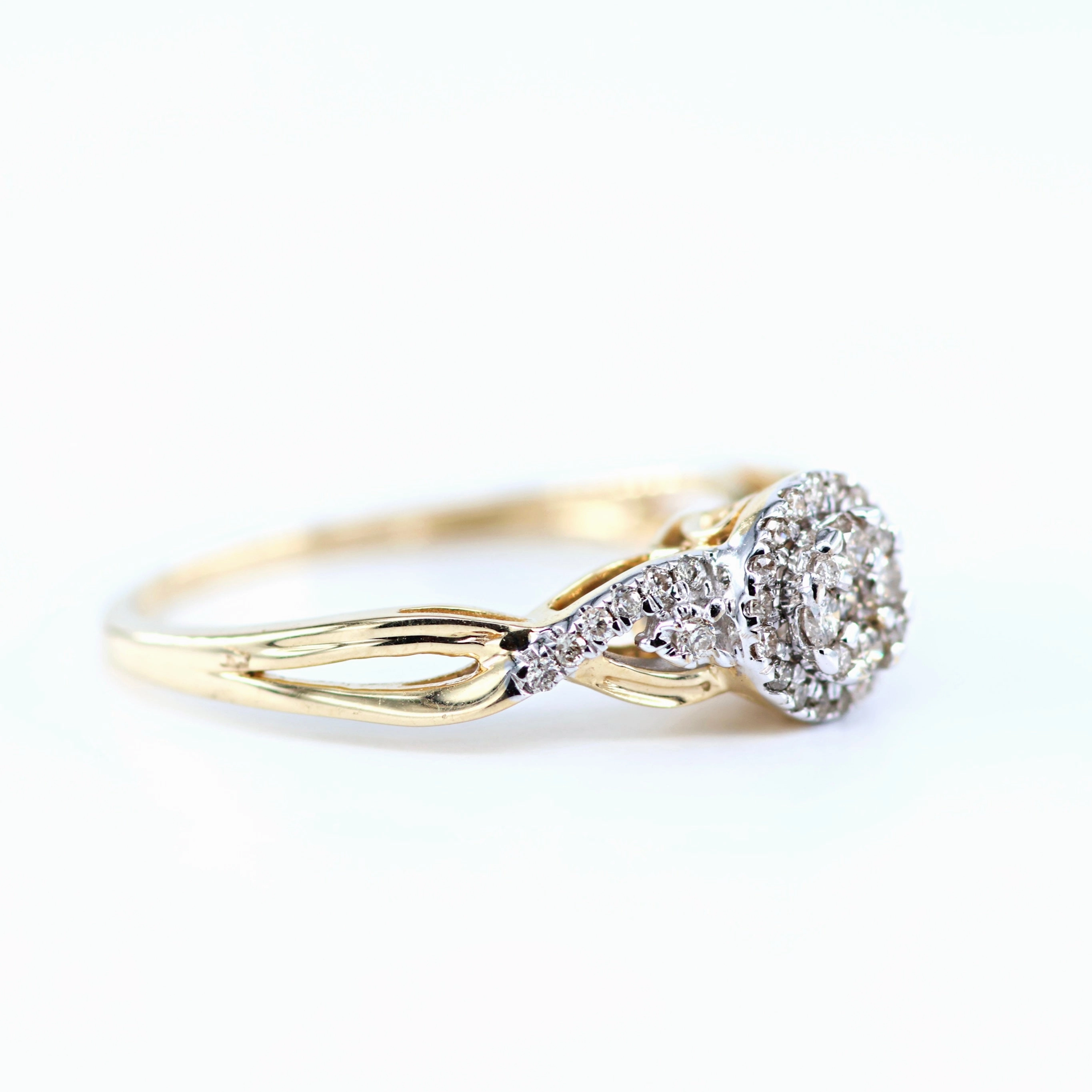 Twisted Round Diamond Engagement Ring 4690045