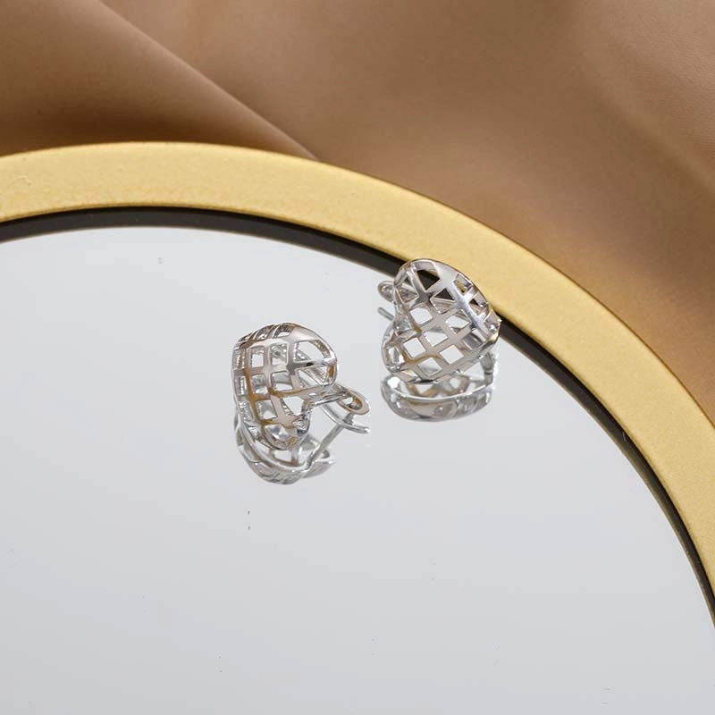 Wholesale 2023 Simple Love Hollow Earrings