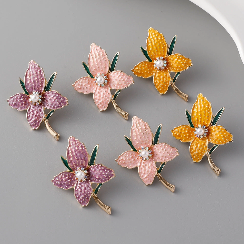 Wholesale Alloy Diamond Studded Flower Earrings
