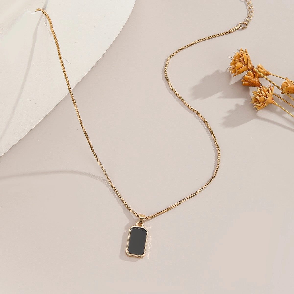 Wholesale Black rectangular necklace for women clavicle