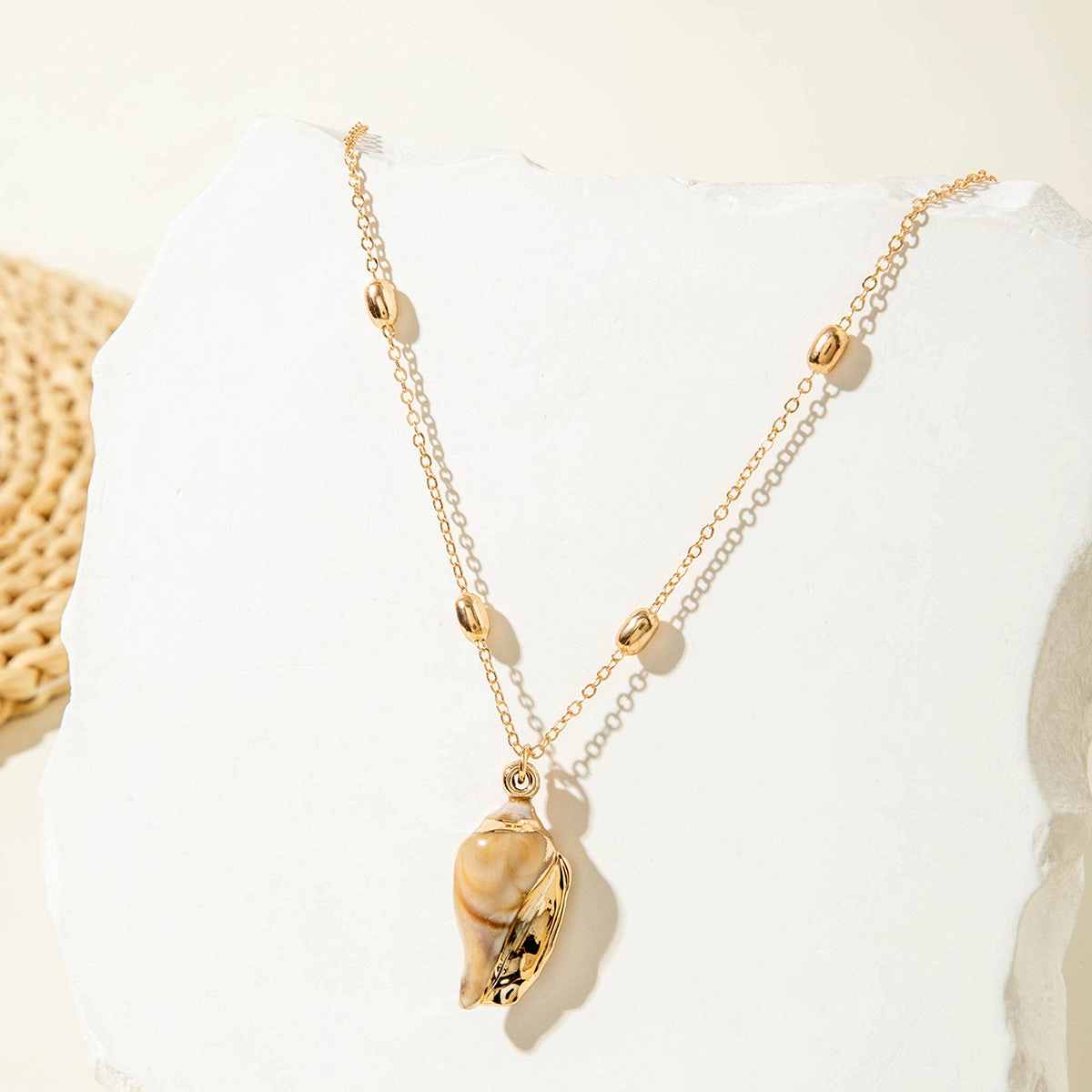 Wholesale Bohemian style gold-rimmed summer ocean conch shell necklace