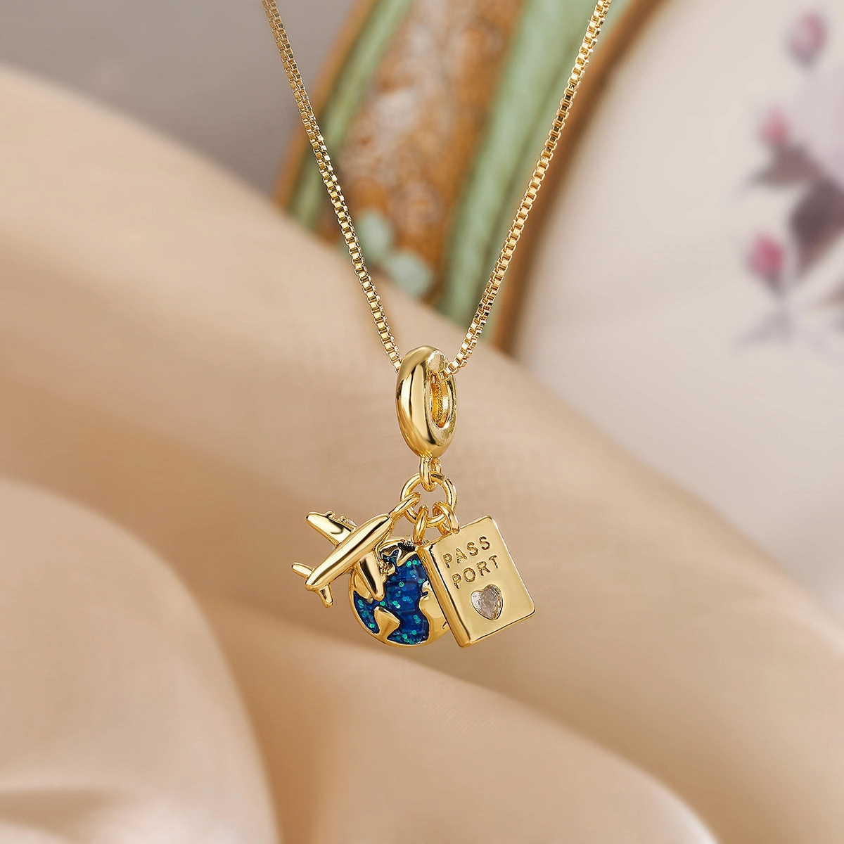 Wholesale Creative Copper Gold Plated Zircon Camera Passport Necklace Clavicle Chain