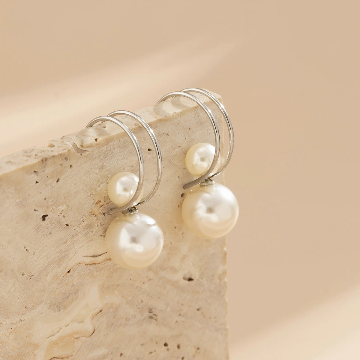 Wholesale Light Luxury Vintage Silver Needle Pearl Earrings