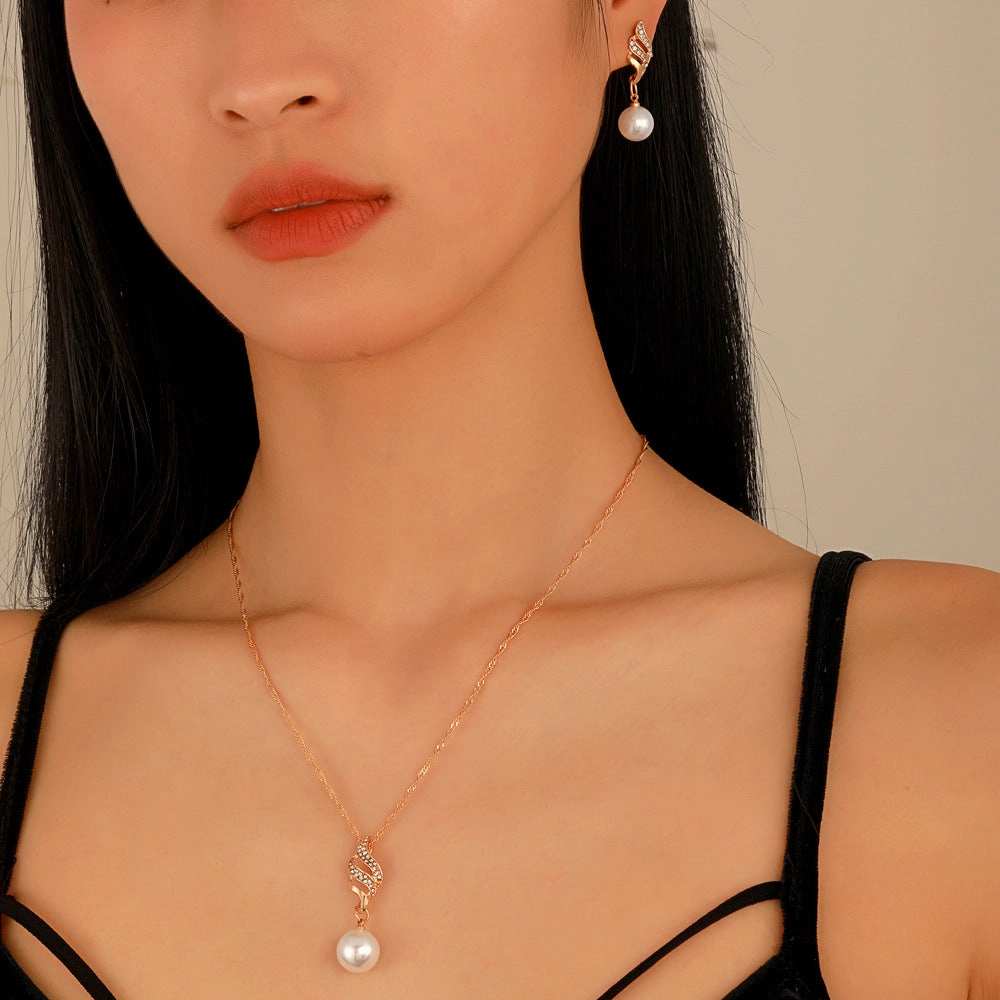 Wholesale Pearl Diamond Alloy Earrings