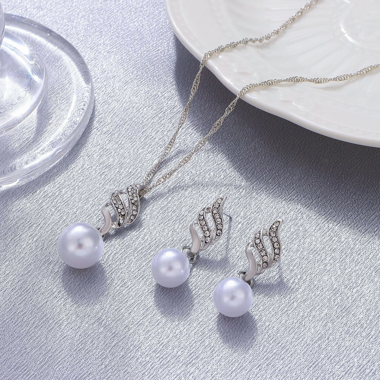 Wholesale Pearl Diamond Alloy Earrings